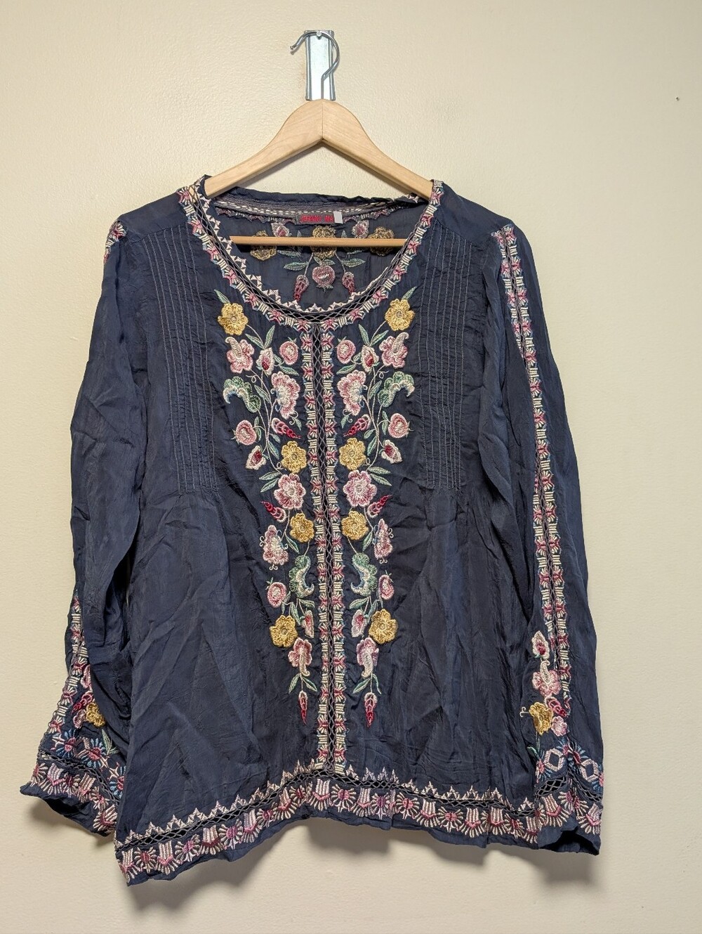Johnny Was Embroidered Floral Blouse Women’s Medium Charcoal Boho Tunic